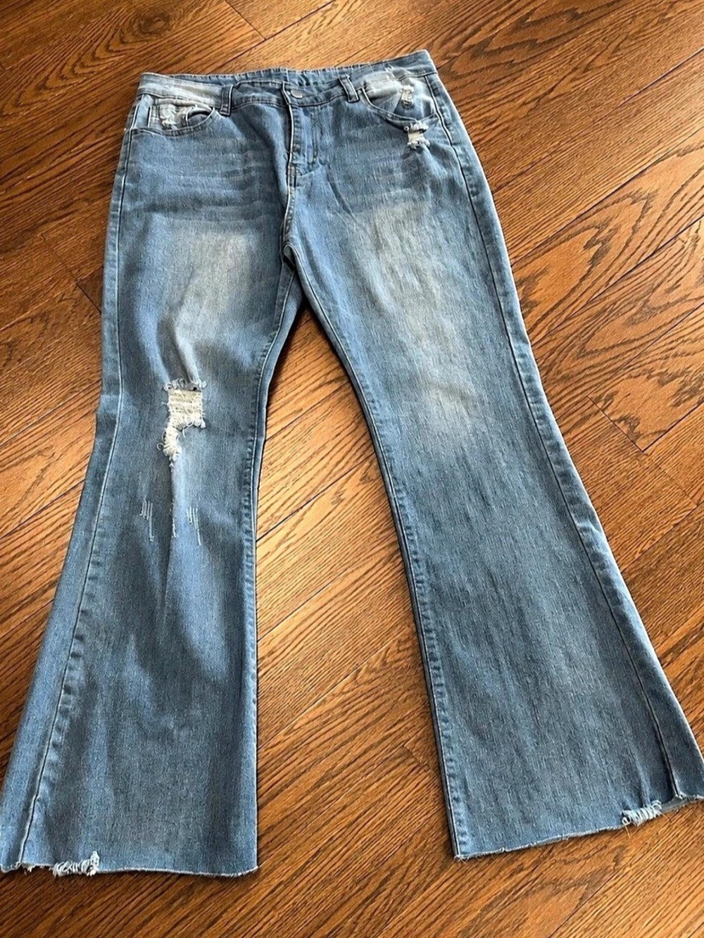 Women’s Light Wash Distressed Raw Hem Flared Jeans Size Large 12/14 - EUC